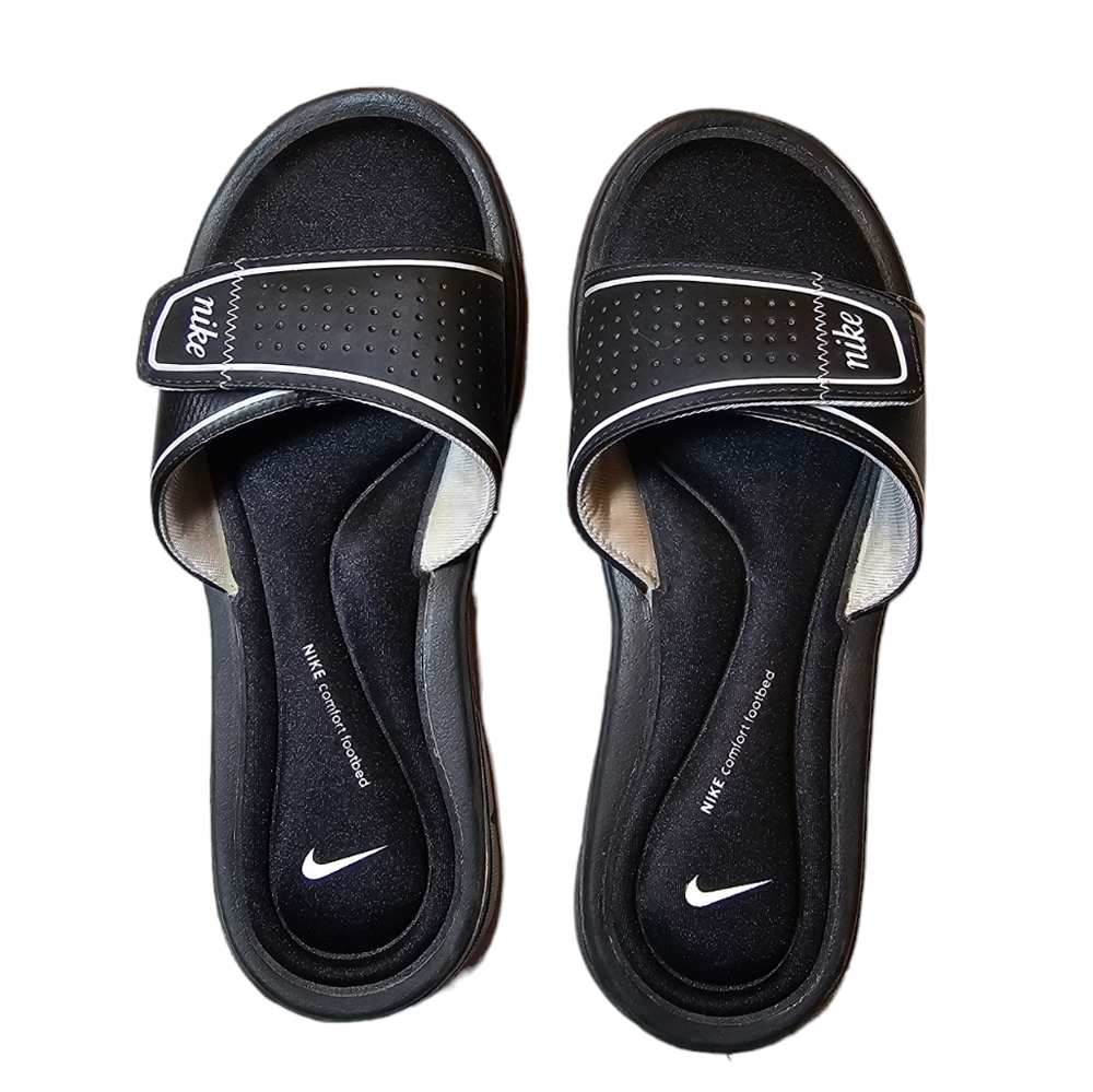 Black Nike slides, women's size 7